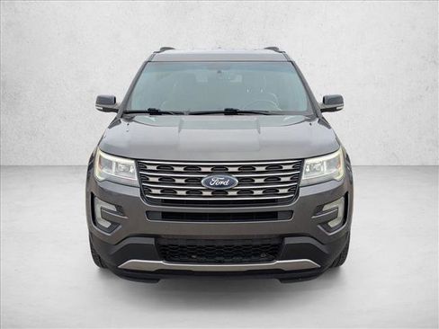 Used 2016 Ford Explorer XLT w/ Equipment Group 202A image 2