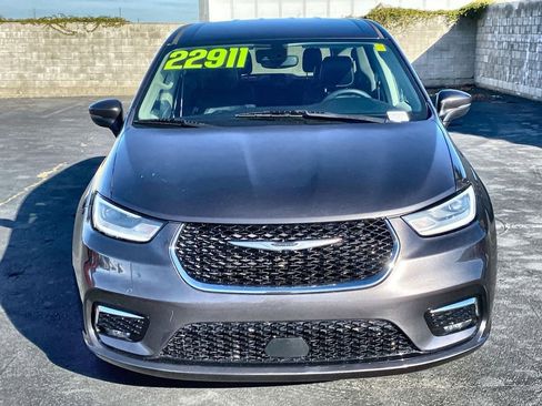 Used 2023 Chrysler Pacifica Touring-L FWD image 40