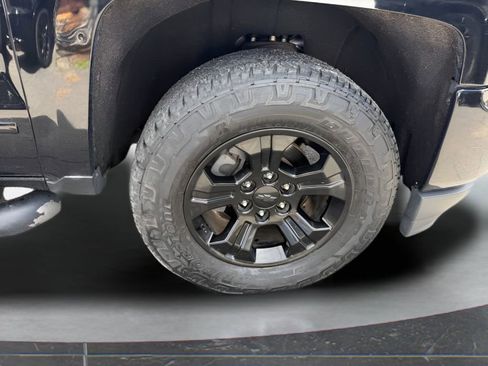 Used 2018 Chevrolet Silverado 1500 LT w/ Midnight Edition image 12