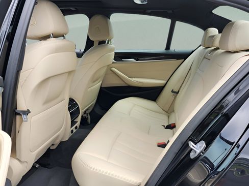 Used 2018 BMW 530e 530e iPerformance image 12