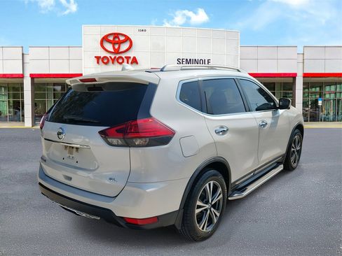 Used 2017 Nissan Rogue SL image 3