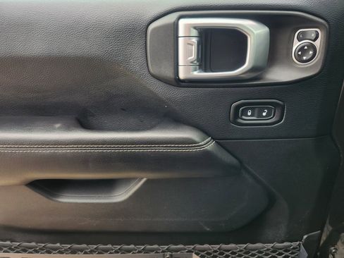 Used 2018 Jeep Wrangler Unlimited Sahara w/ Cold Weather Group AWD/4WD image 29
