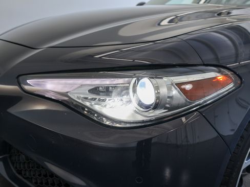 Used 2019 Alfa Romeo Giulia Ti AWD/4WD image 40