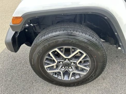 Used 2025 Jeep Wrangler Unlimited Sahara AWD/4WD image 10