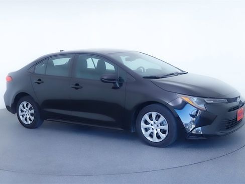 Used 2023 Toyota Corolla LE image 1