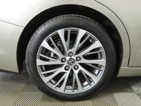 Used 2019 Lexus ES 350 w/ Premium Package image 31