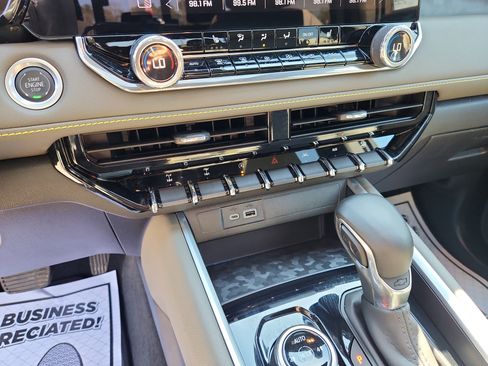 Used 2024 Chevrolet Colorado ZR2 image 31