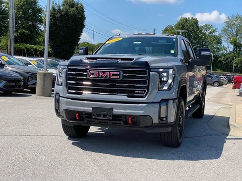 Used 2024 GMC Sierra 2500 AT4 w/ AT4 Premium Plus Package AWD/4WD image 3