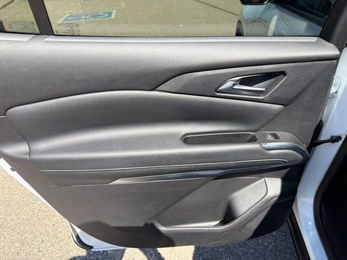 Used 2024 Chevrolet Traverse LT AWD/4WD image 41