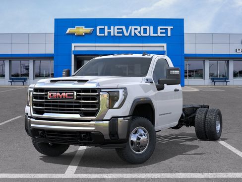New 2026 GMC Sierra 3500 Pro image 6