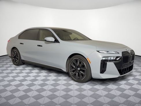 Used 2023 BMW 760i xDrive w/ Executive Package AWD/4WD image 7