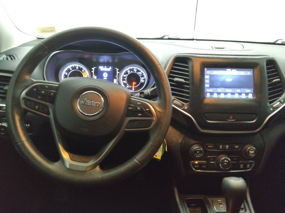 Used 2019 Jeep Cherokee Latitude w/ Popular Appearance Group FWD image 22