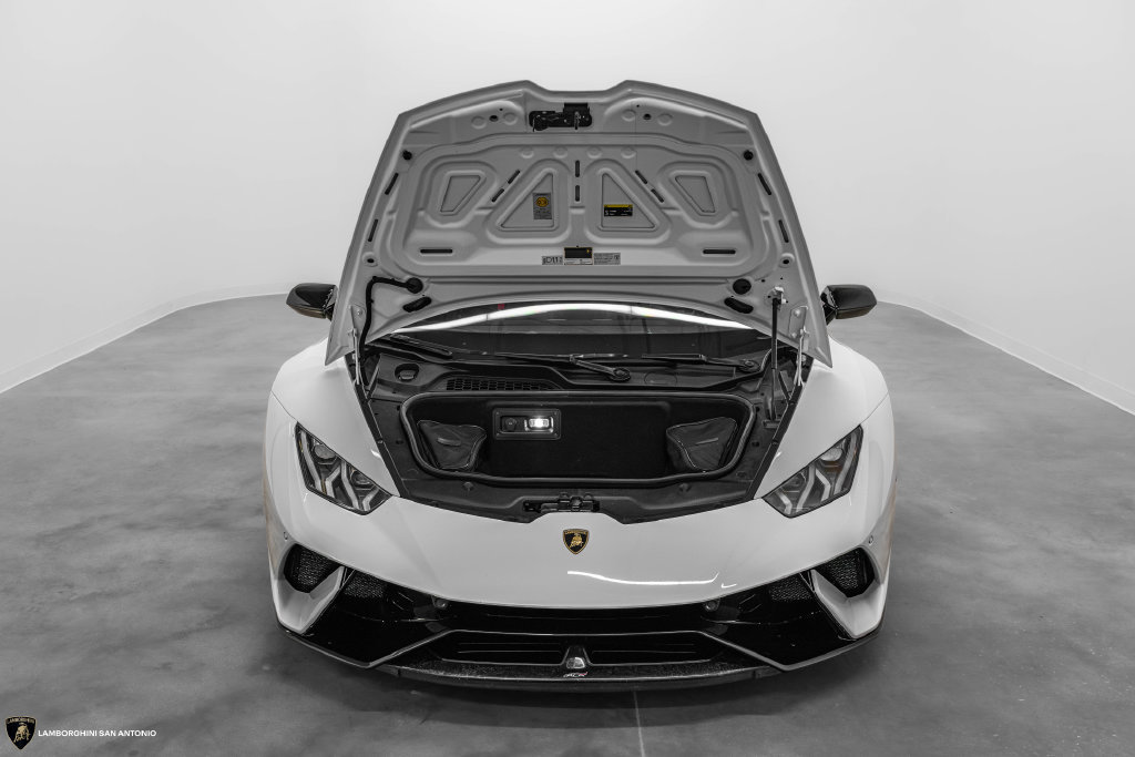 Used 2019 Lamborghini Huracan Performante AWD/4WD image 18