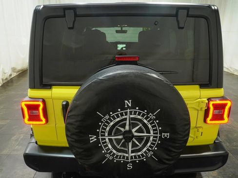 Used 2022 Jeep Wrangler Unlimited Sahara w/ LED Lighting Group AWD/4WD image 5