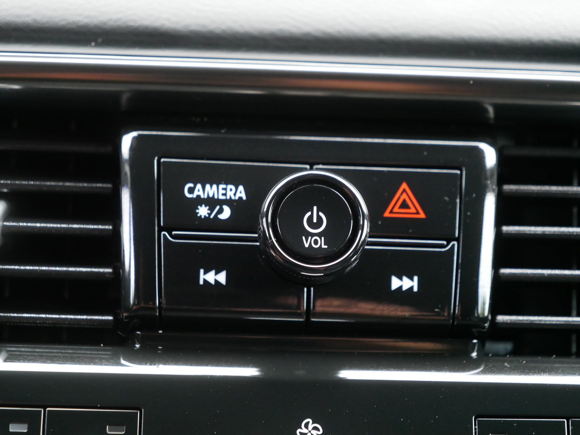 Certified 2025 Nissan Armada PRO-4X AWD/4WD image 33