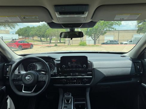 Used 2025 Nissan Pathfinder SV AWD/4WD image 35