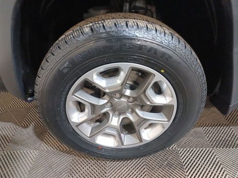 Used 2019 Jeep Cherokee Trailhawk image 18