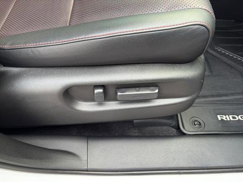 Used 2025 Honda Ridgeline Black Edition image 10