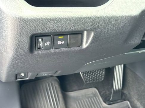 Used 2025 Toyota RAV4 LE AWD/4WD image 10
