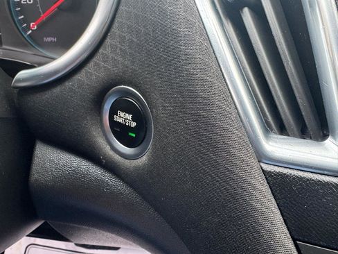 Used 2021 Chevrolet Malibu LT image 22