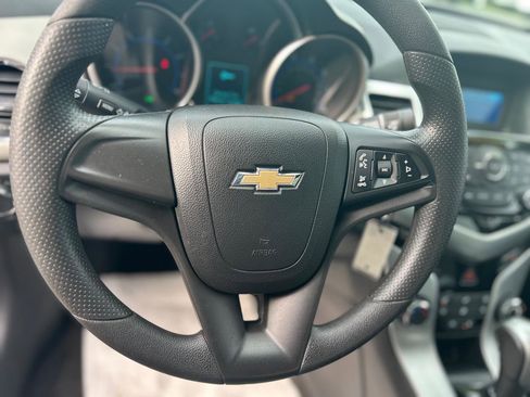 Used 2016 Chevrolet Cruze LS FWD image 17