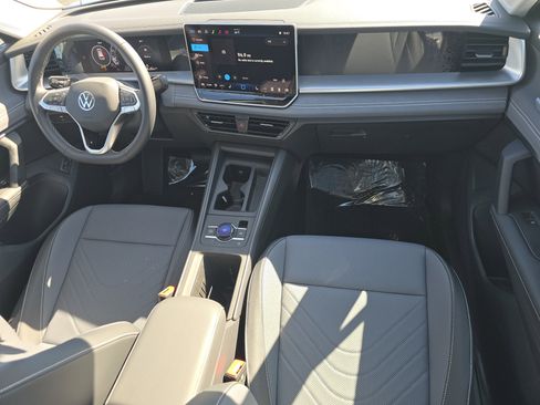 New 2026 Volkswagen Tiguan SE image 18