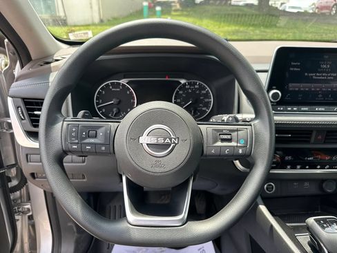 Used 2023 Nissan Rogue SV AWD/4WD image 34