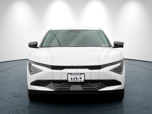 New 2025 Kia EV6 Wind image 9