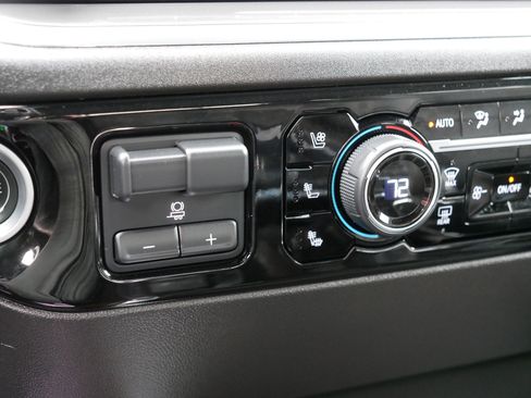 Certified 2024 Chevrolet Silverado 1500 High Country w/ Technology Package image 32