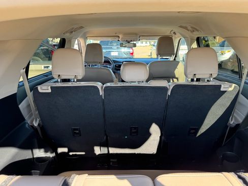 Used 2024 Ford Explorer Limited image 17