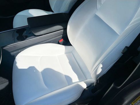 Used 2025 Tesla Model Y Long Range AWD/4WD image 19