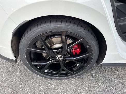 Used 2024 Volkswagen GTI SE FWD image 17