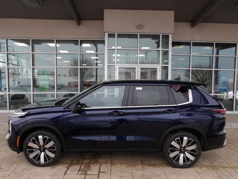 New 2026 Mitsubishi Outlander Trail Edition image 4