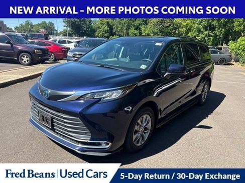 Used 2021 Toyota Sienna XLE AWD/4WD image 1