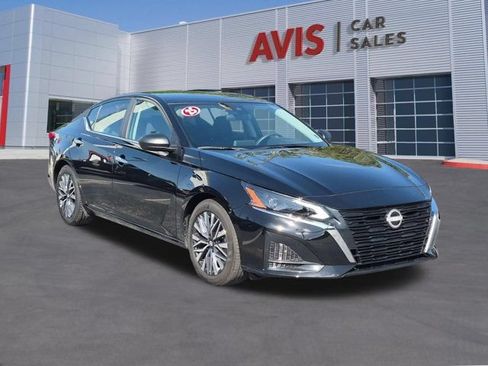 Used 2025 Nissan Altima 2.5 SV FWD image 3