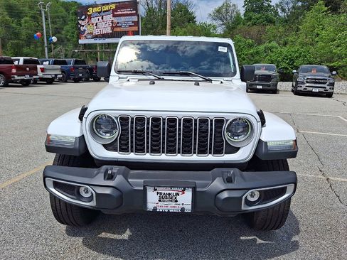 Used 2025 Jeep Wrangler Unlimited Sahara AWD/4WD image 29