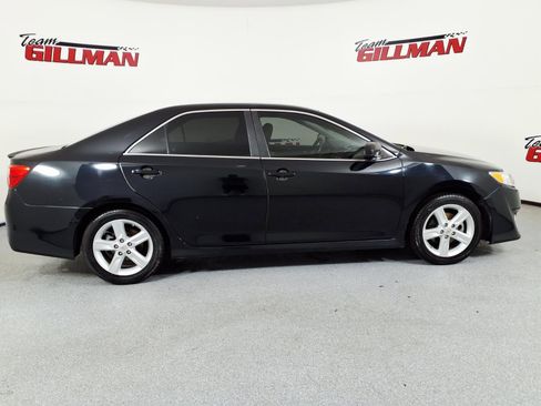 Used 2014 Toyota Camry SE FWD image 5