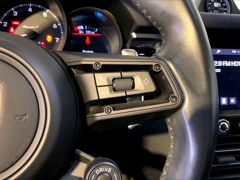 Used 2023 Porsche Macan Turbo image 28