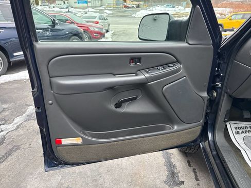 Used 2005 GMC Sierra 2500 SLE w/ Snow Plow Prep Package image 16