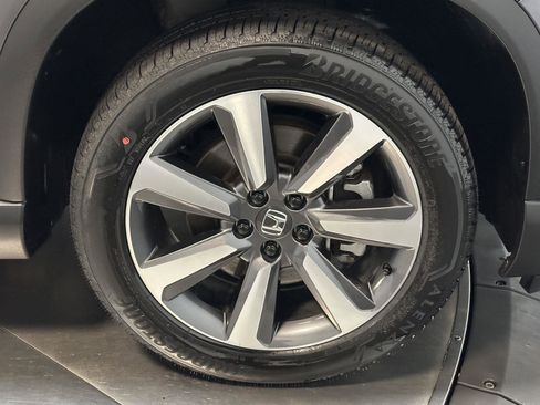 Certified 2024 Honda Pilot Touring image 17