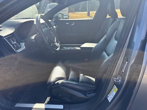 Used 2020 Volvo S60 T5 Inscription image 11