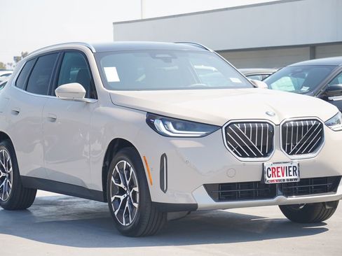 Used 2025 BMW X3 xDrive30i w/ Premium Package image 3