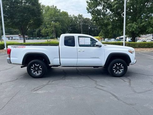 Used 2016 Toyota Tacoma TRD Off-Road w/ Towing Package AWD/4WD image 5