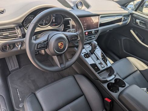 Certified 2026 Porsche Macan AWD/4WD image 4