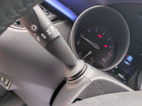 Used 2022 Toyota C-HR XLE FWD image 13