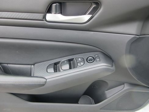 Used 2025 Nissan Altima 2.5 SV image 20