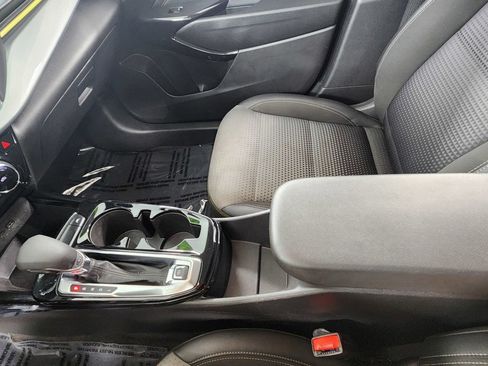 Used 2025 Chevrolet Trax LT FWD image 29