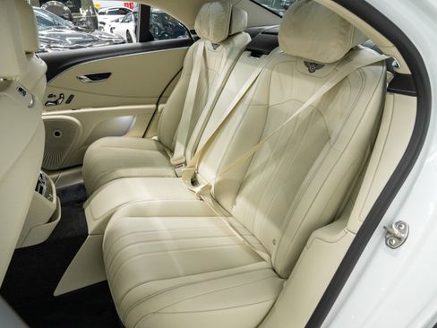 Used 2024 Bentley Flying Spur V8 AWD/4WD image 15