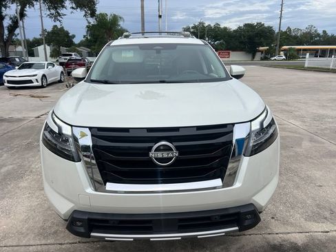 Used 2023 Nissan Pathfinder SL w/ SL Premium Package FWD image 2