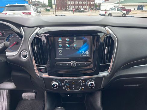 Used 2018 Chevrolet Traverse LT FWD image 32